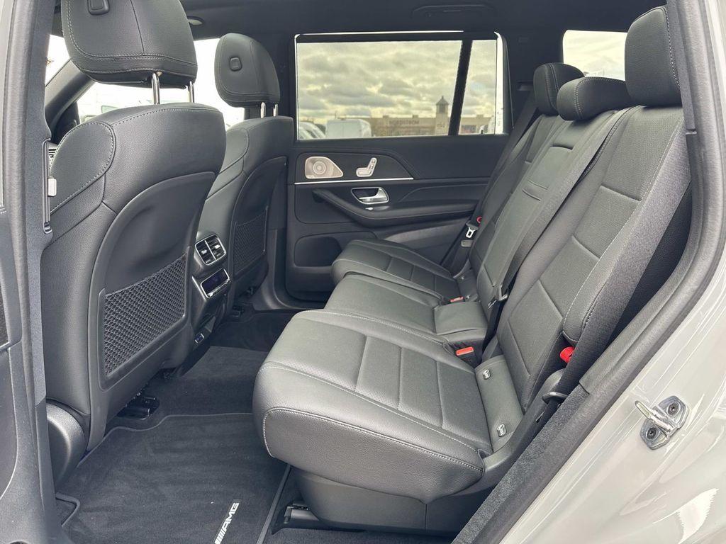 new 2025 Mercedes-Benz GLS 450 car