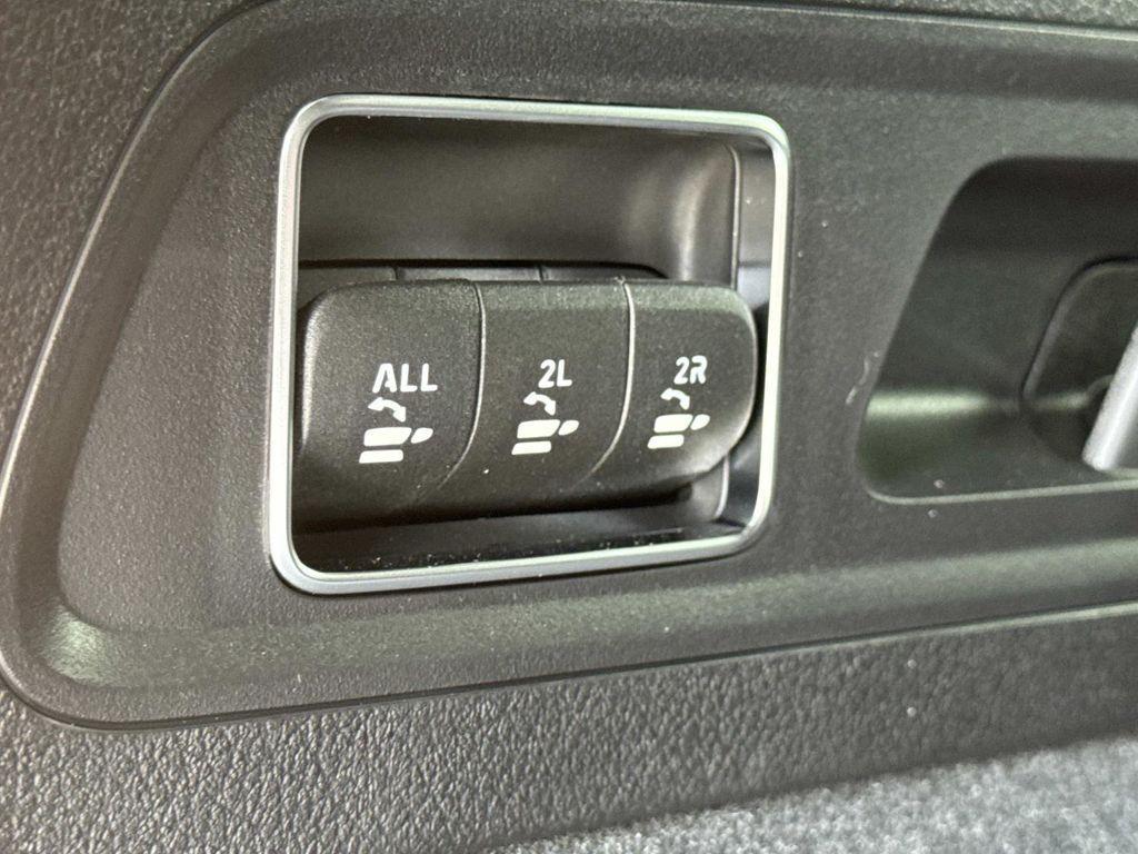 new 2025 Mercedes-Benz GLS 450 car