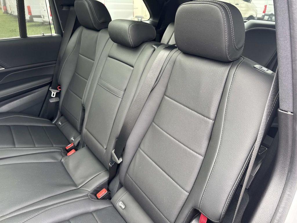 new 2025 Mercedes-Benz GLS 450 car