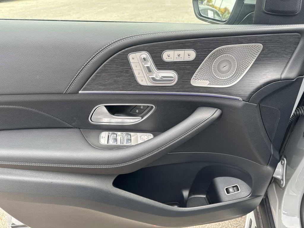 new 2025 Mercedes-Benz GLS 450 car