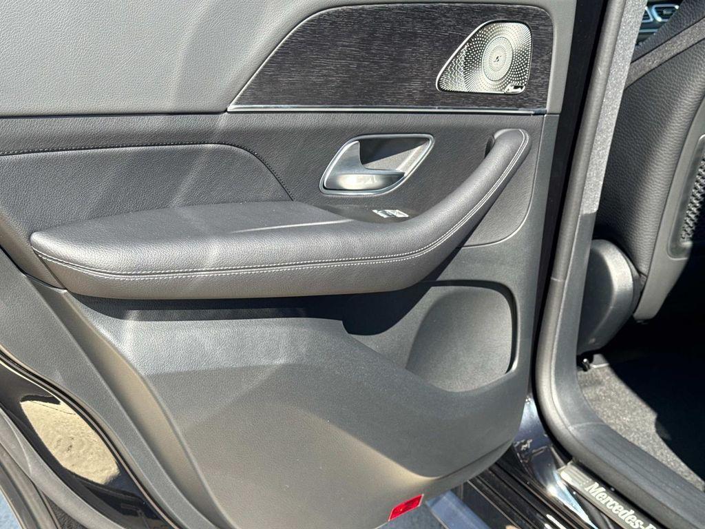 new 2025 Mercedes-Benz GLE 580 car, priced at $93,465