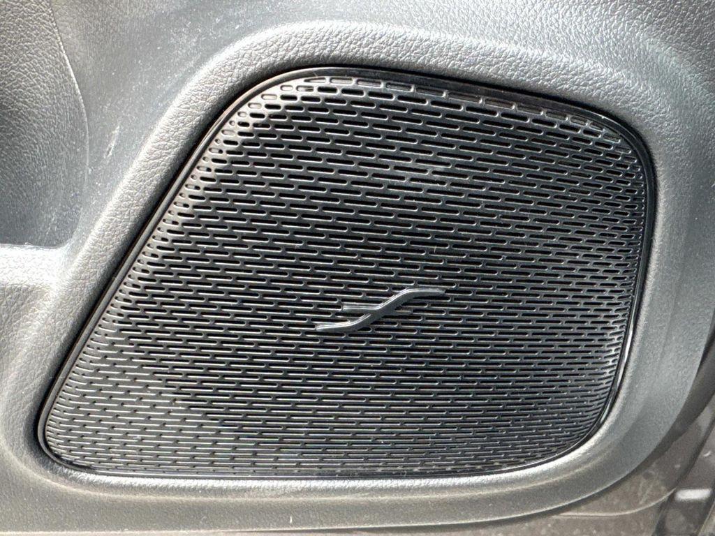 new 2025 Mercedes-Benz GLB 250 car, priced at $55,515