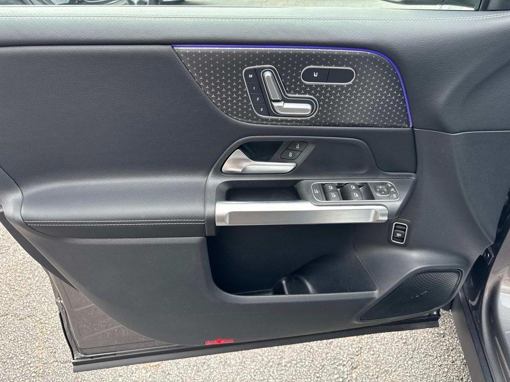 new 2025 Mercedes-Benz GLB 250 car, priced at $55,515