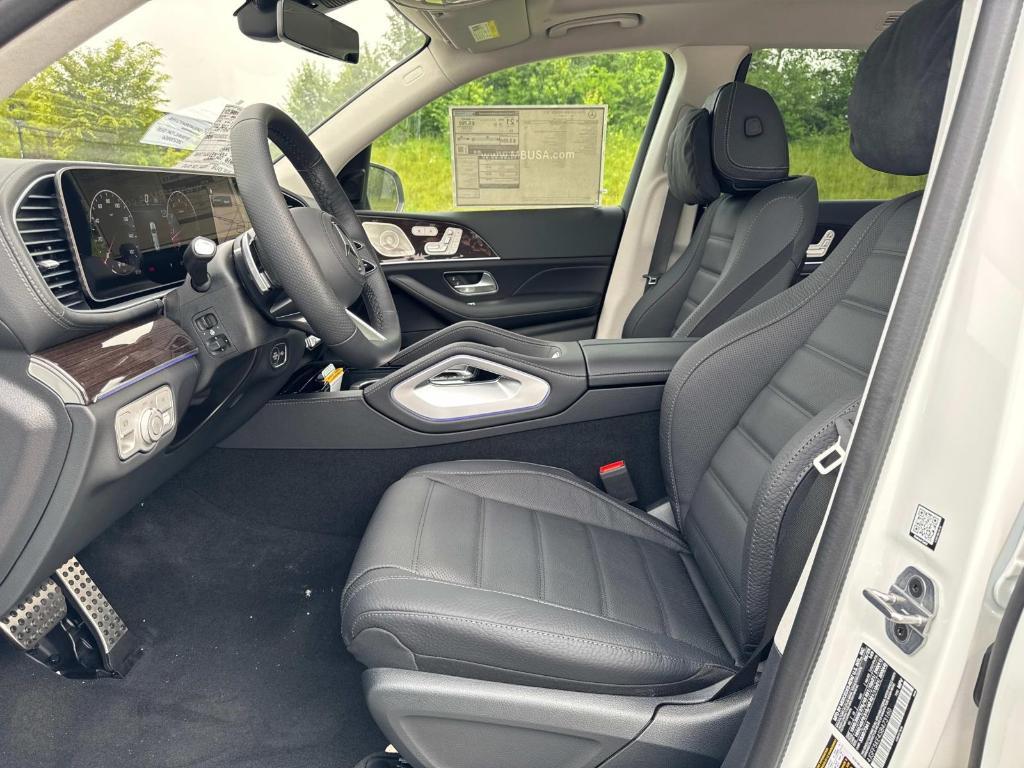 new 2025 Mercedes-Benz GLS 450 car, priced at $106,920