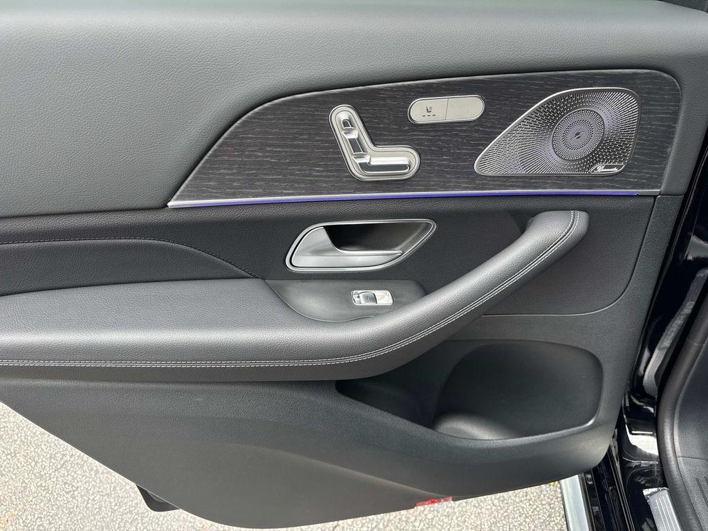 new 2025 Mercedes-Benz GLS 450 car, priced at $98,865