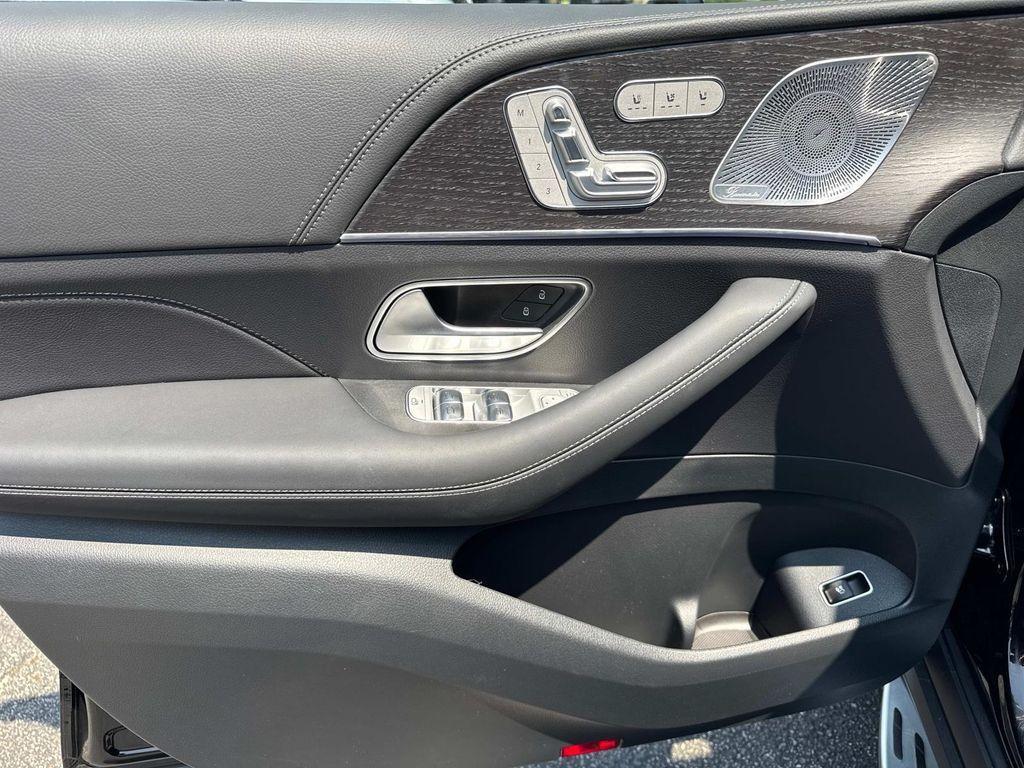 new 2025 Mercedes-Benz GLS 580 car, priced at $125,850