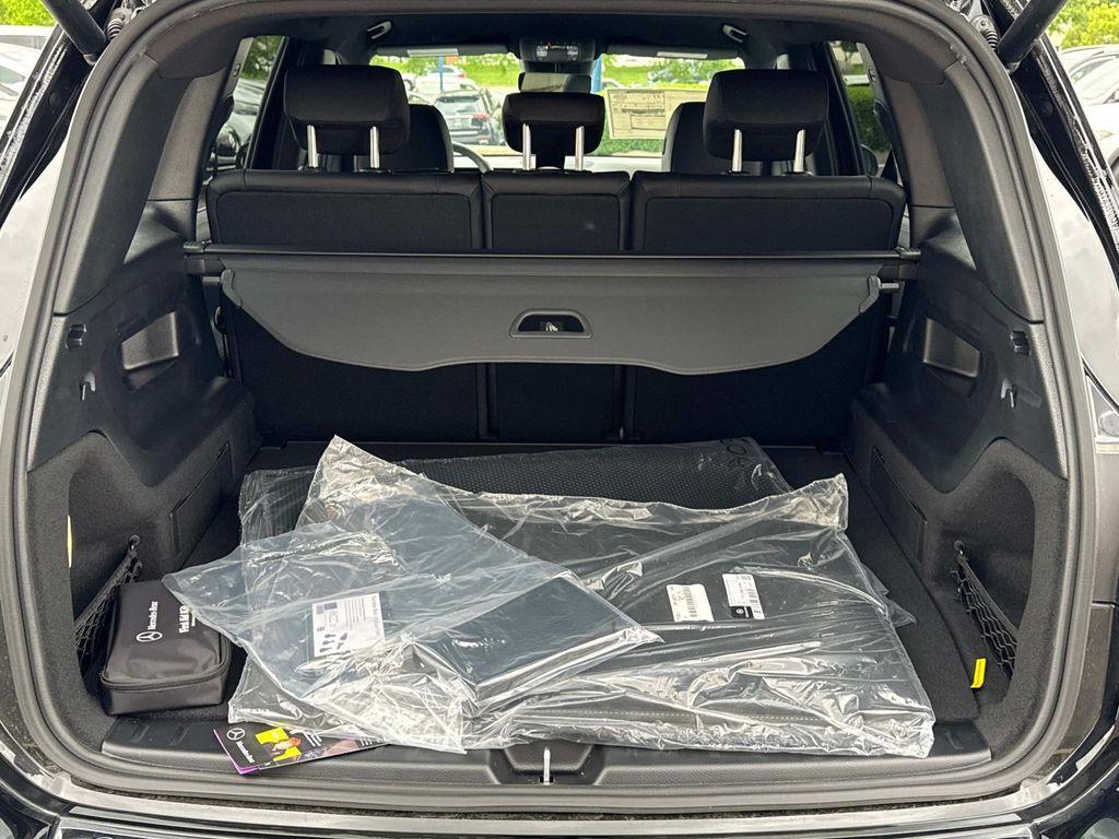 new 2025 Mercedes-Benz GLB 250 car, priced at $51,095