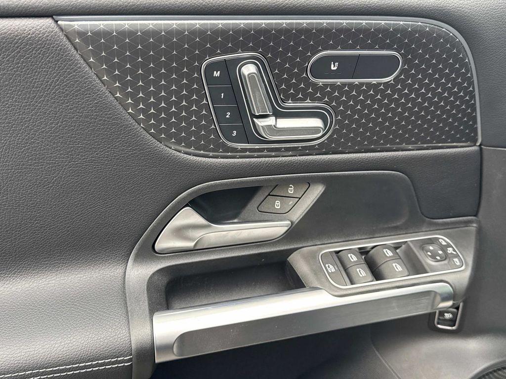 new 2025 Mercedes-Benz GLB 250 car, priced at $51,095