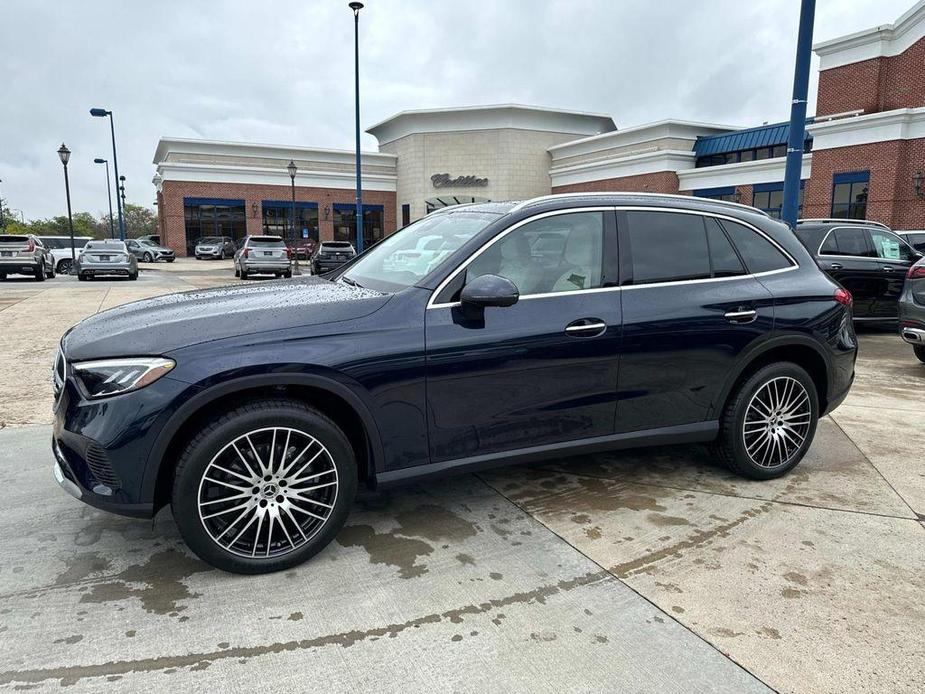 new 2024 Mercedes-Benz GLC 300 car