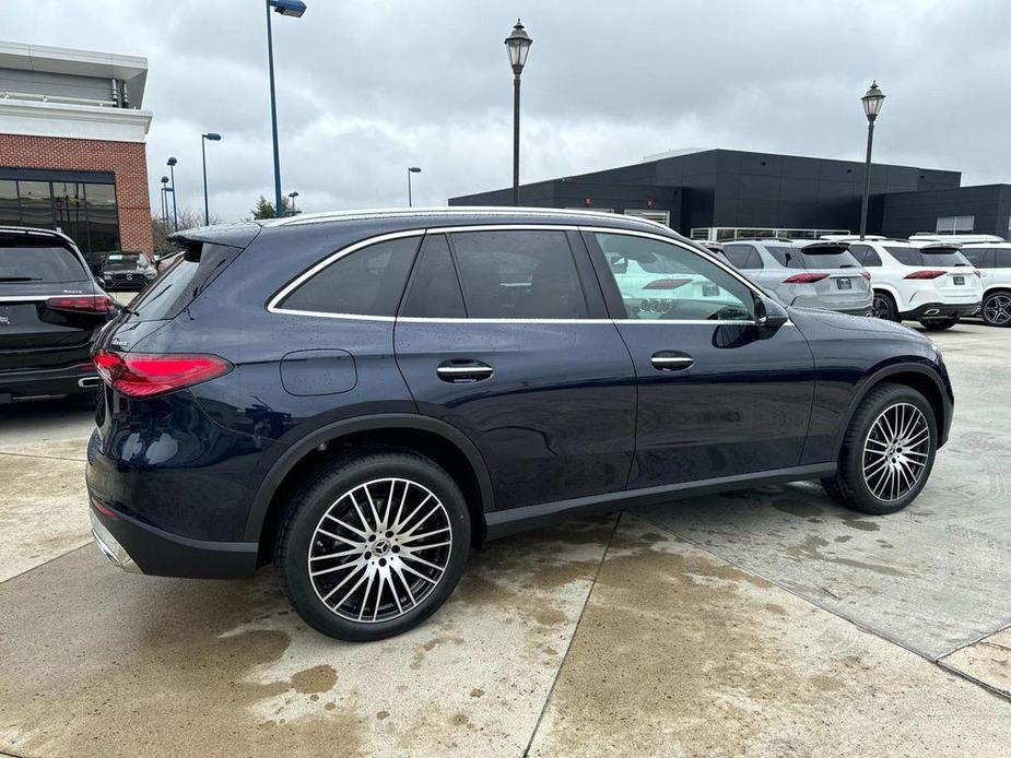 new 2024 Mercedes-Benz GLC 300 car