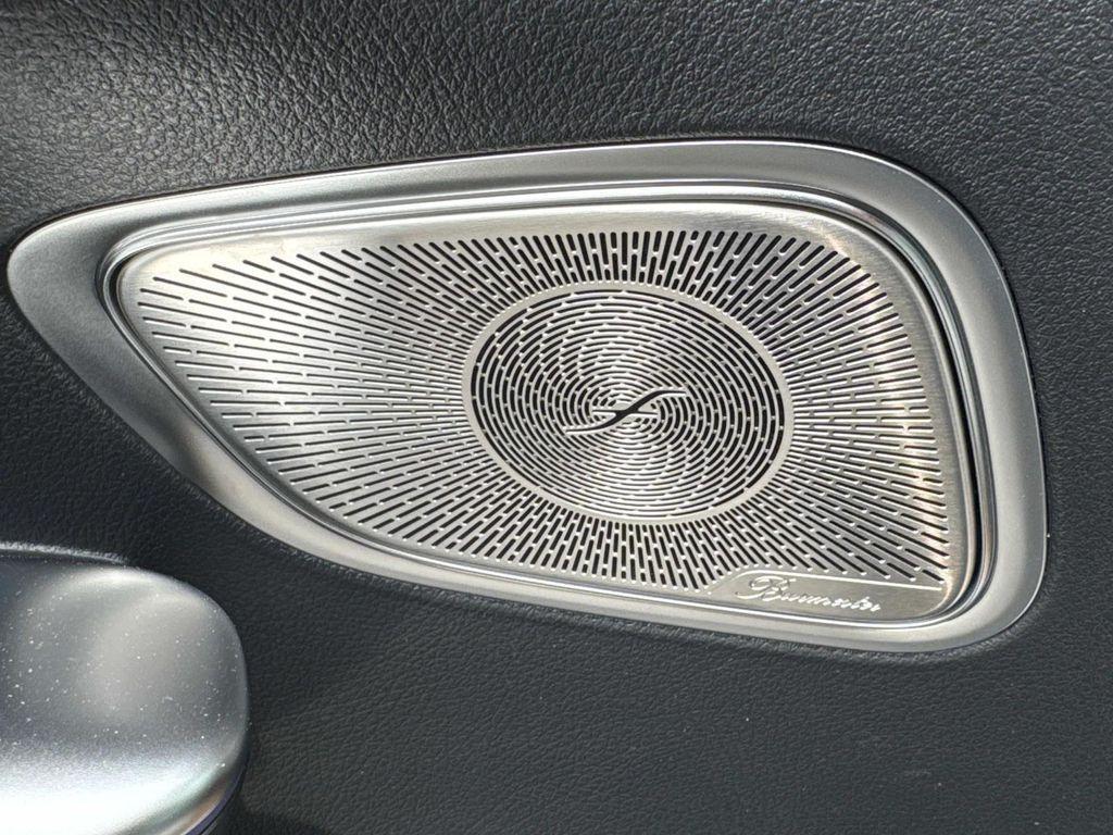 new 2025 Mercedes-Benz GLC 300 car