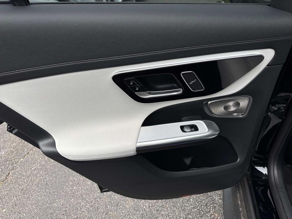 new 2025 Mercedes-Benz GLC 300 car