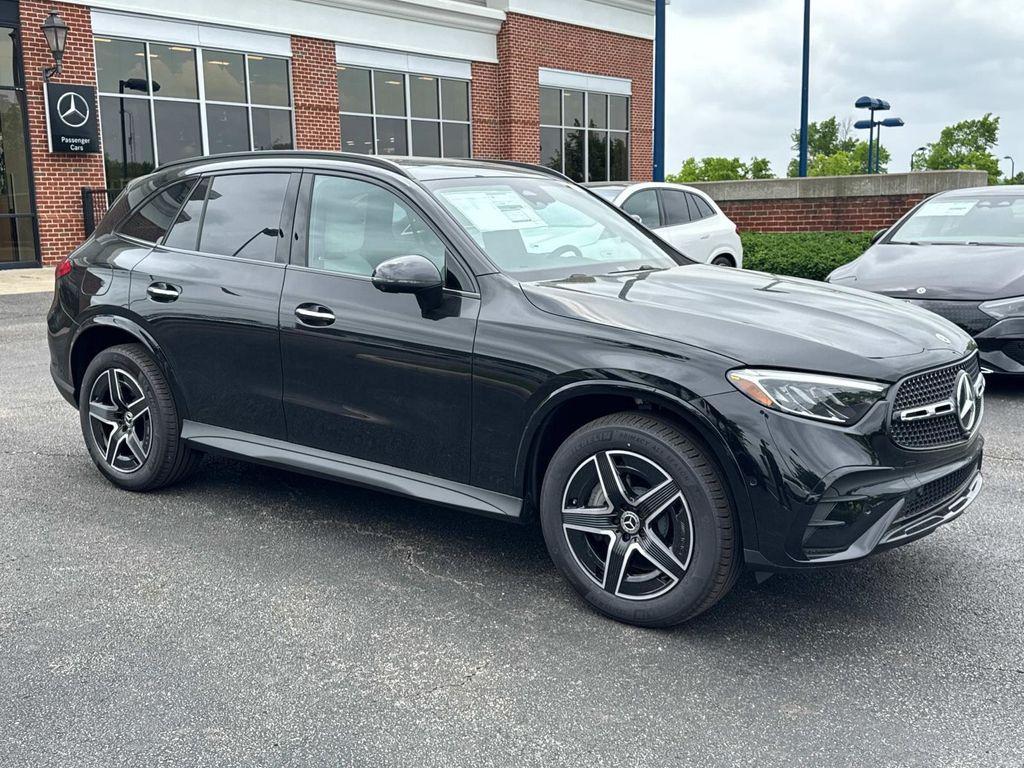 new 2025 Mercedes-Benz GLC 300 car