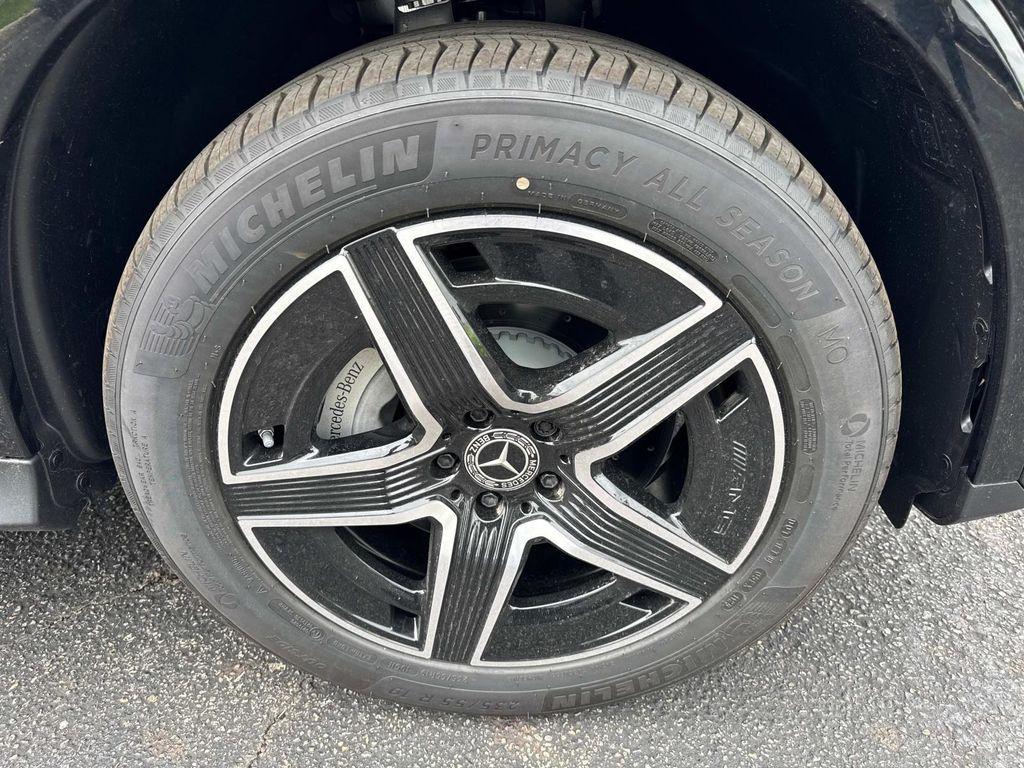 new 2025 Mercedes-Benz GLC 300 car