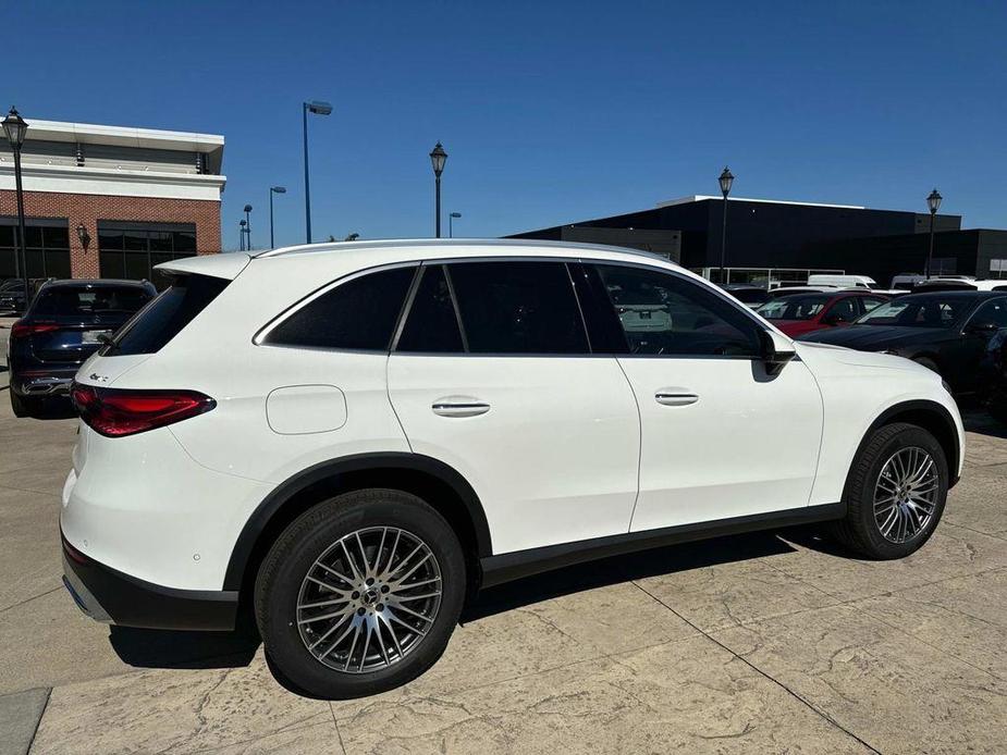 new 2025 Mercedes-Benz GLC 300 car