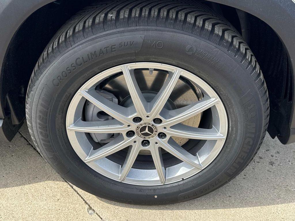 new 2025 Mercedes-Benz GLE 450 car, priced at $84,910