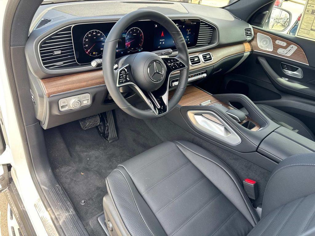 new 2025 Mercedes-Benz GLE 450 car, priced at $84,910