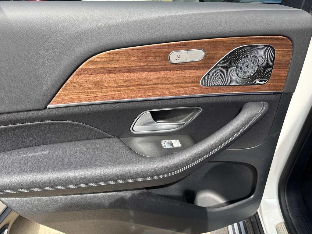 new 2025 Mercedes-Benz GLE 450 car, priced at $84,910
