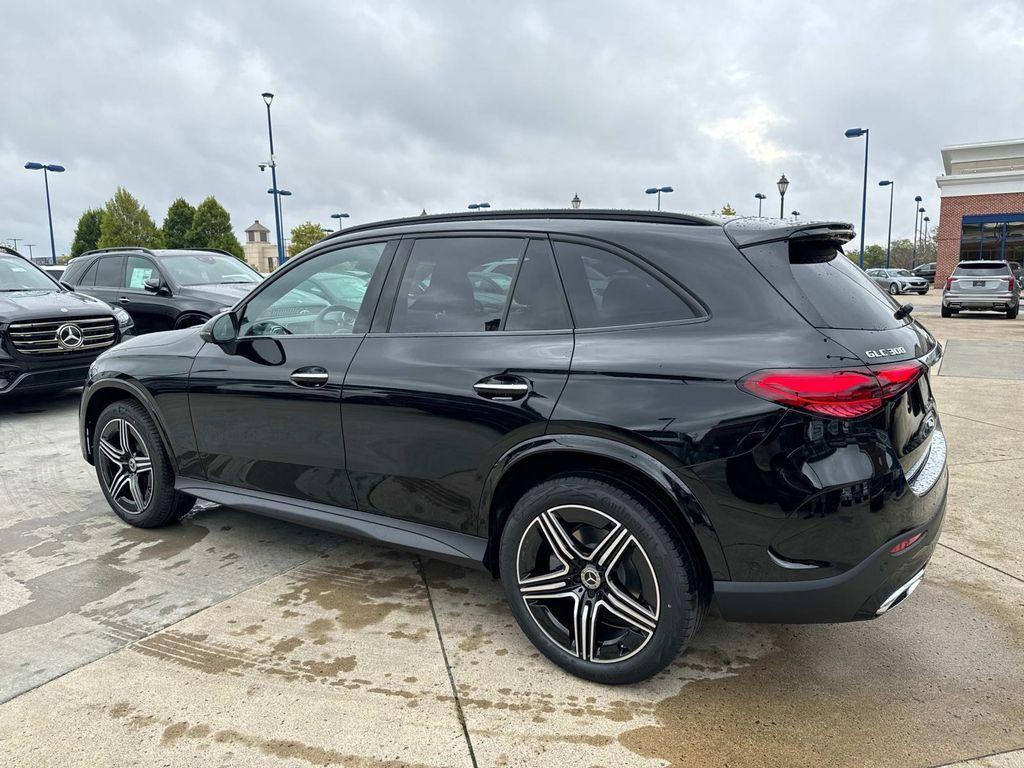 new 2025 Mercedes-Benz GLC 300 car