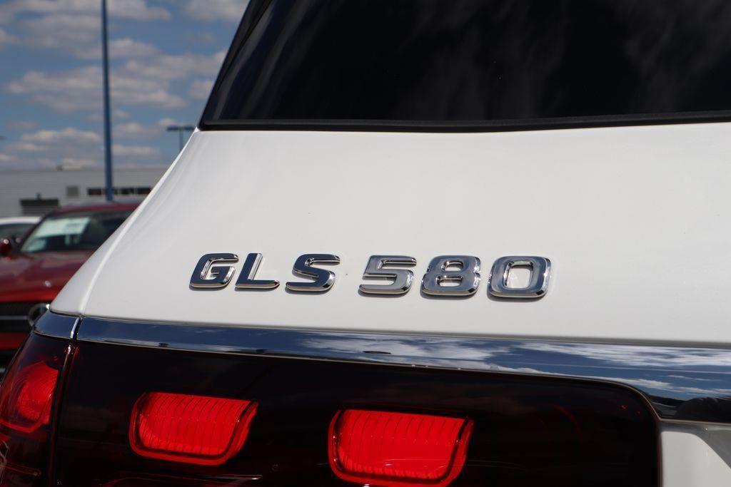 new 2024 Mercedes-Benz GLS 580 car