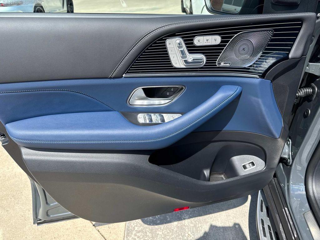 new 2025 Mercedes-Benz GLS 580 car, priced at $147,200