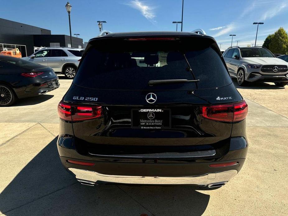 new 2025 Mercedes-Benz GLB 250 car