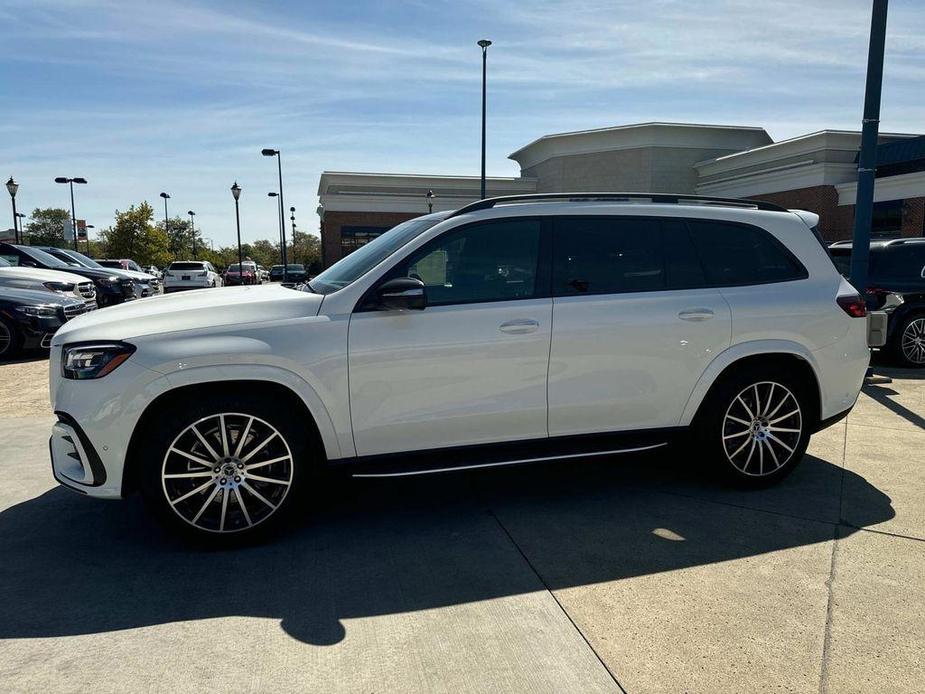 new 2025 Mercedes-Benz GLS 580 car