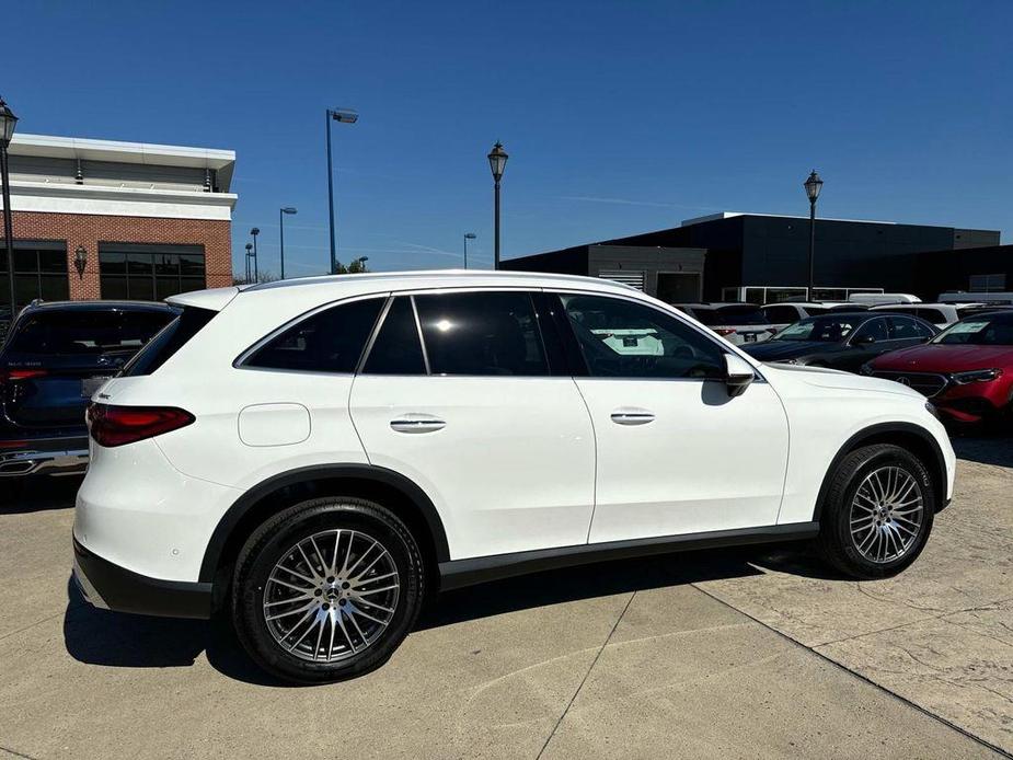 new 2024 Mercedes-Benz GLC 300 car