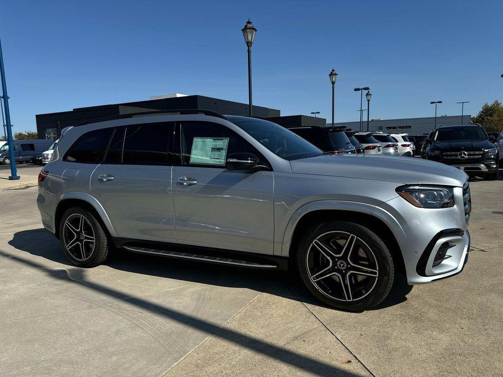 new 2025 Mercedes-Benz GLS 450 car