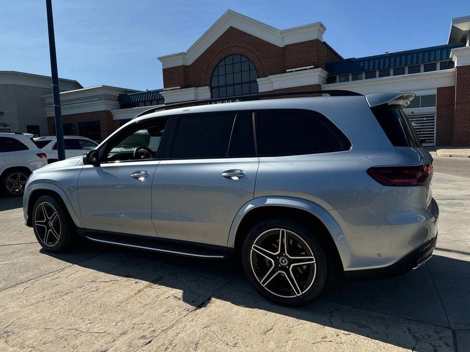 new 2025 Mercedes-Benz GLS 450 car