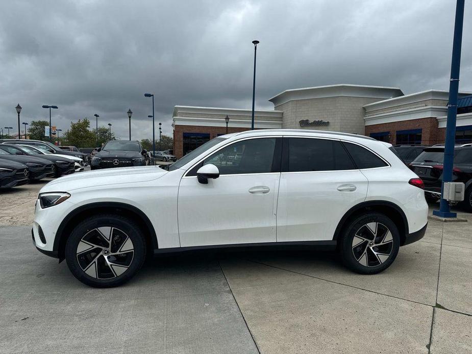 new 2024 Mercedes-Benz GLC 300 car