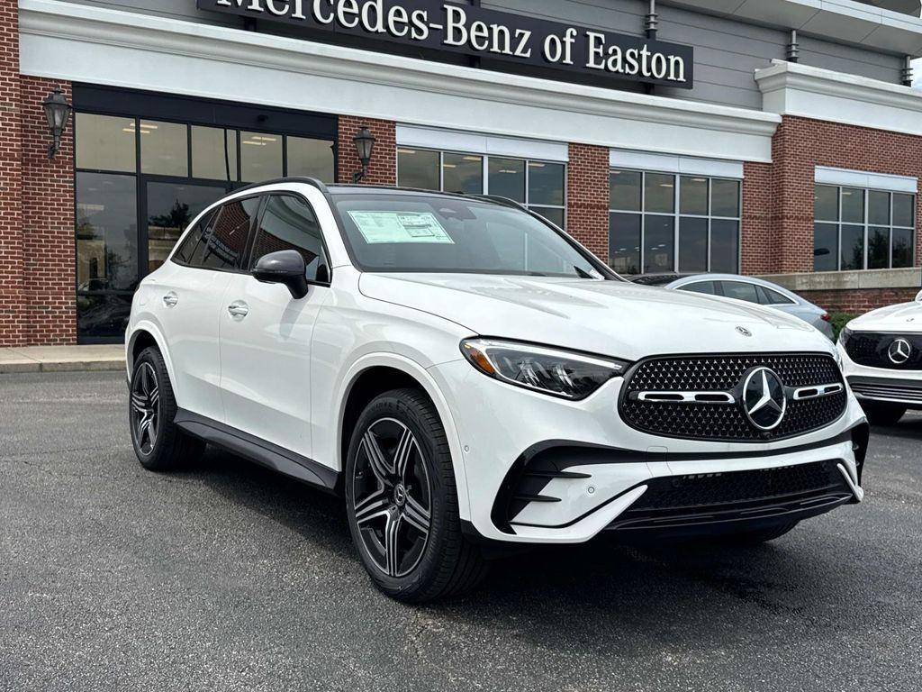 new 2025 Mercedes-Benz GLC 300 car