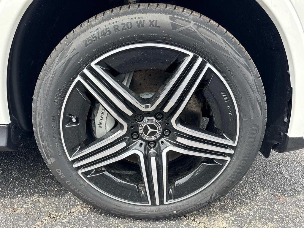 new 2025 Mercedes-Benz GLC 300 car