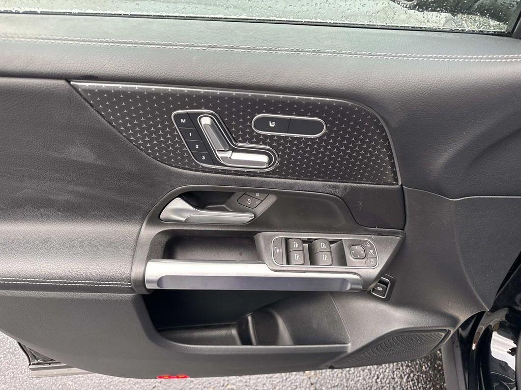 used 2025 Mercedes-Benz GLB 250 car