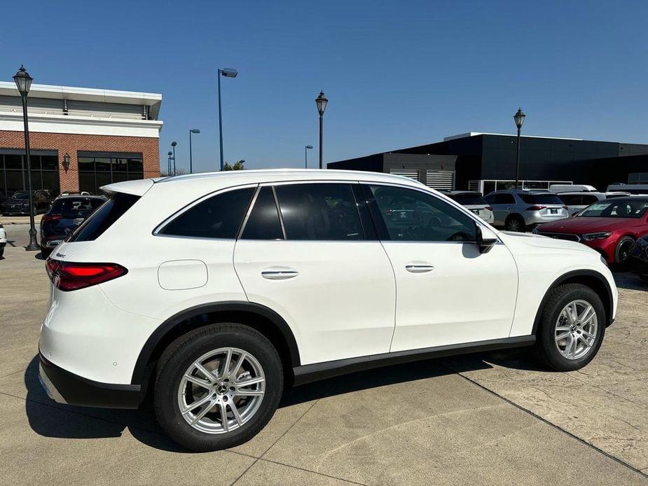 new 2025 Mercedes-Benz GLC 300 car