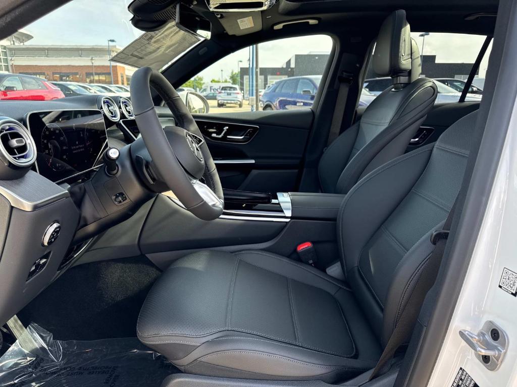 new 2025 Mercedes-Benz GLC 300 car, priced at $58,545