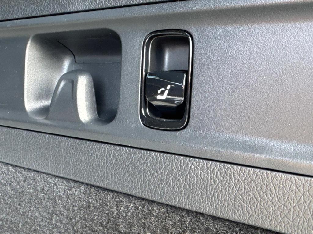 new 2025 Mercedes-Benz GLC 300 car, priced at $58,545