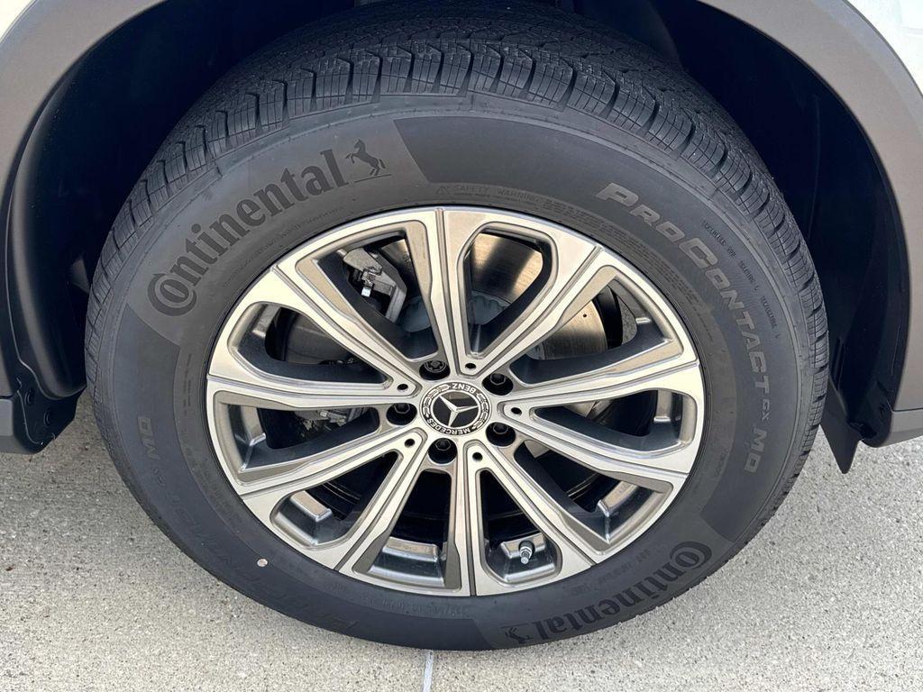 new 2025 Mercedes-Benz GLC 300 car, priced at $58,585