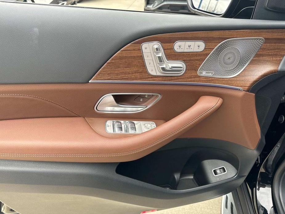 new 2025 Mercedes-Benz GLS 450 car