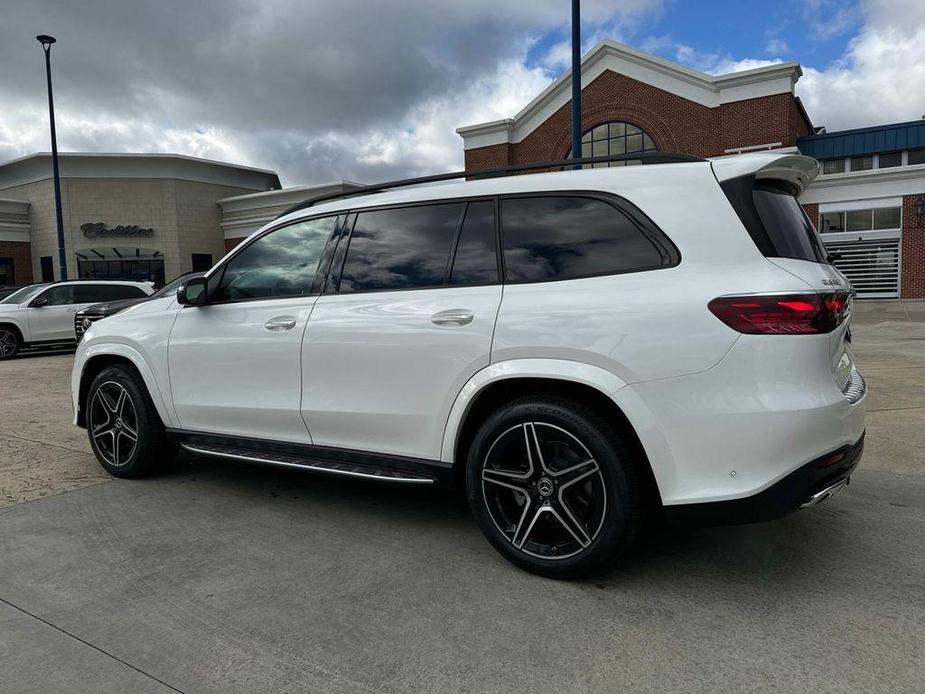 new 2025 Mercedes-Benz GLS 450 car