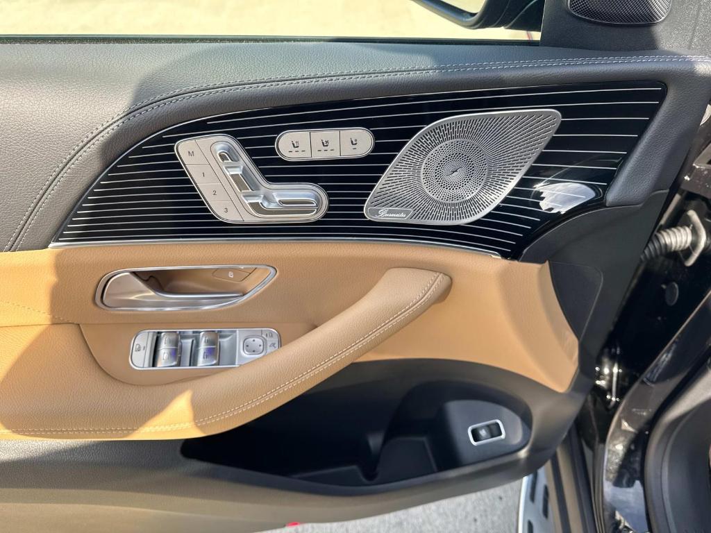 new 2025 Mercedes-Benz GLS 580 car, priced at $125,950