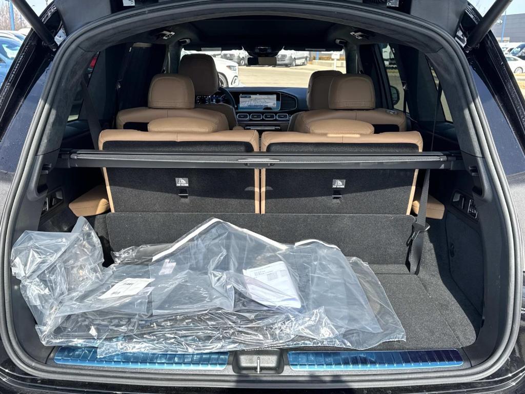 new 2025 Mercedes-Benz GLS 580 car, priced at $125,950