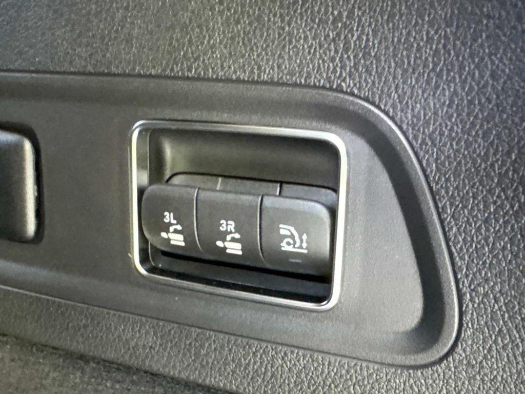 new 2025 Mercedes-Benz GLS 450 car, priced at $102,080