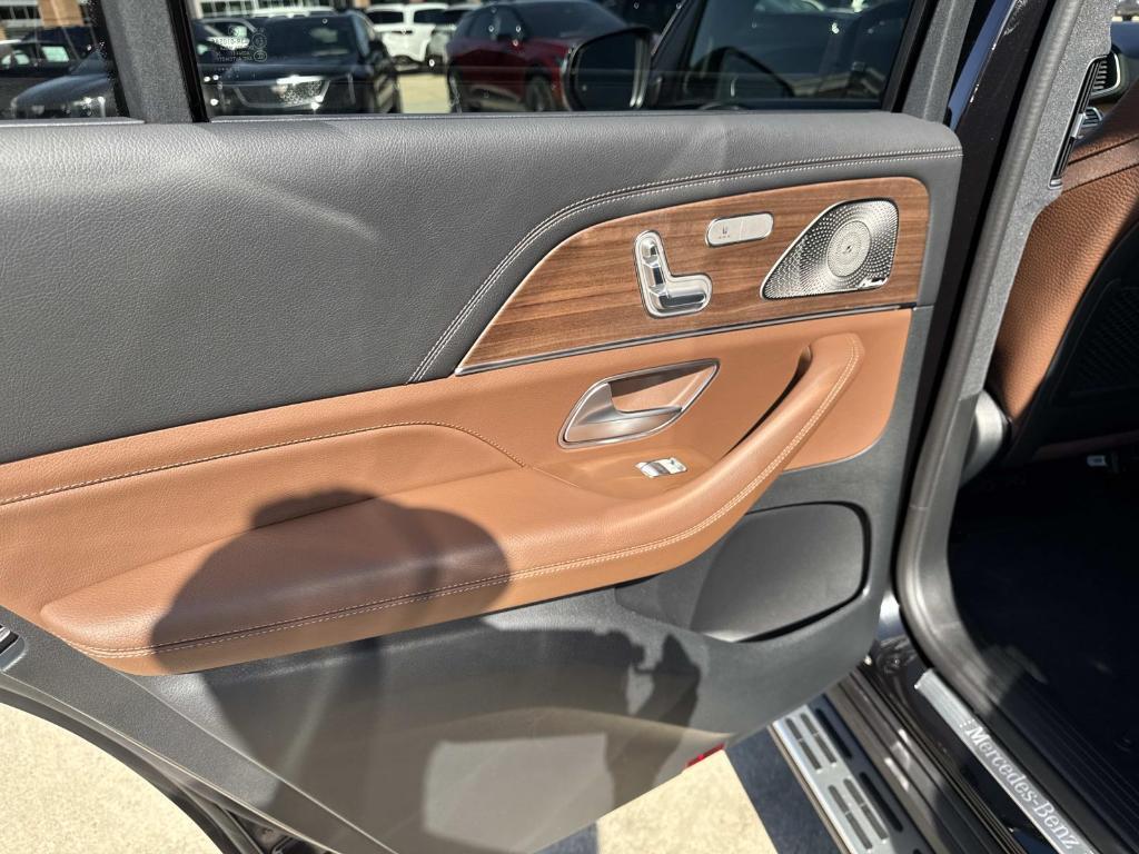 new 2026 Mercedes-Benz GLS 580 car, priced at $125,500