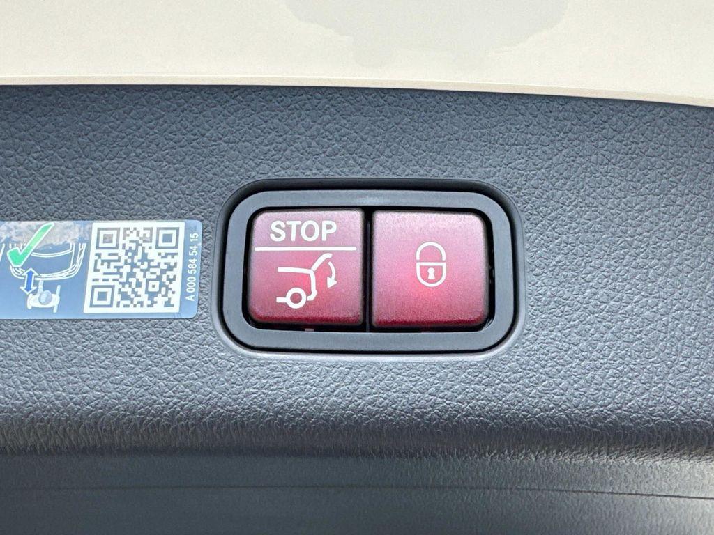 new 2025 Mercedes-Benz GLC 300 car, priced at $62,520