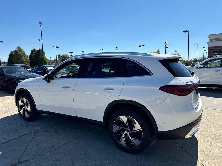 new 2024 Mercedes-Benz GLC 300 car