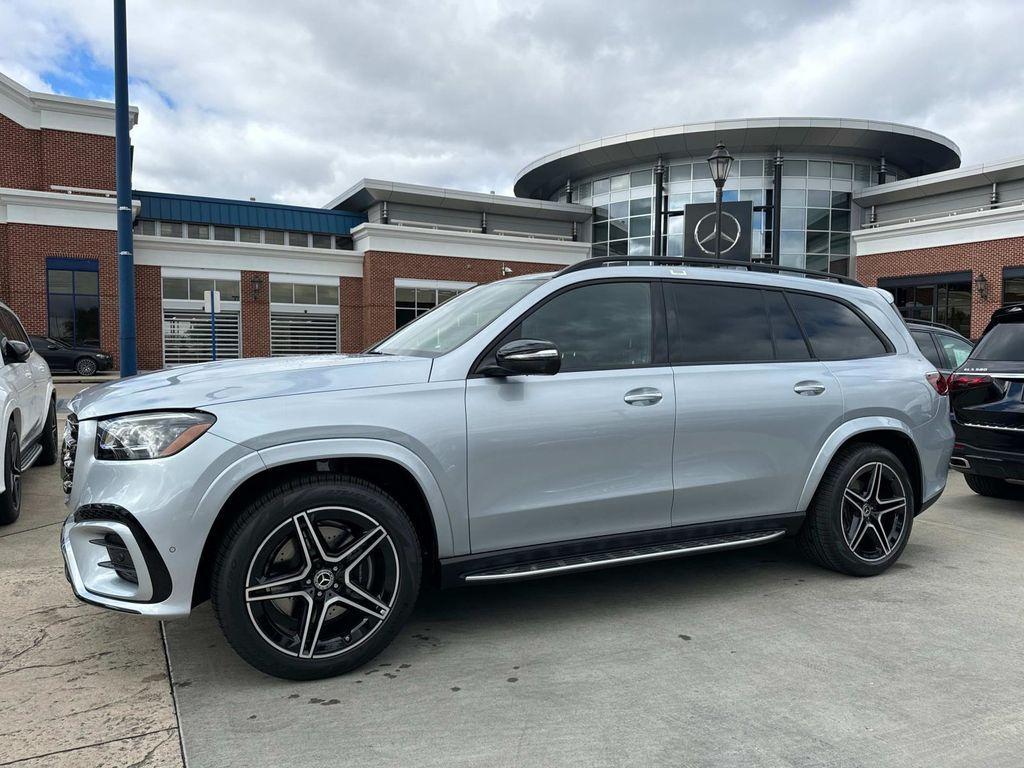 new 2025 Mercedes-Benz GLS 450 car