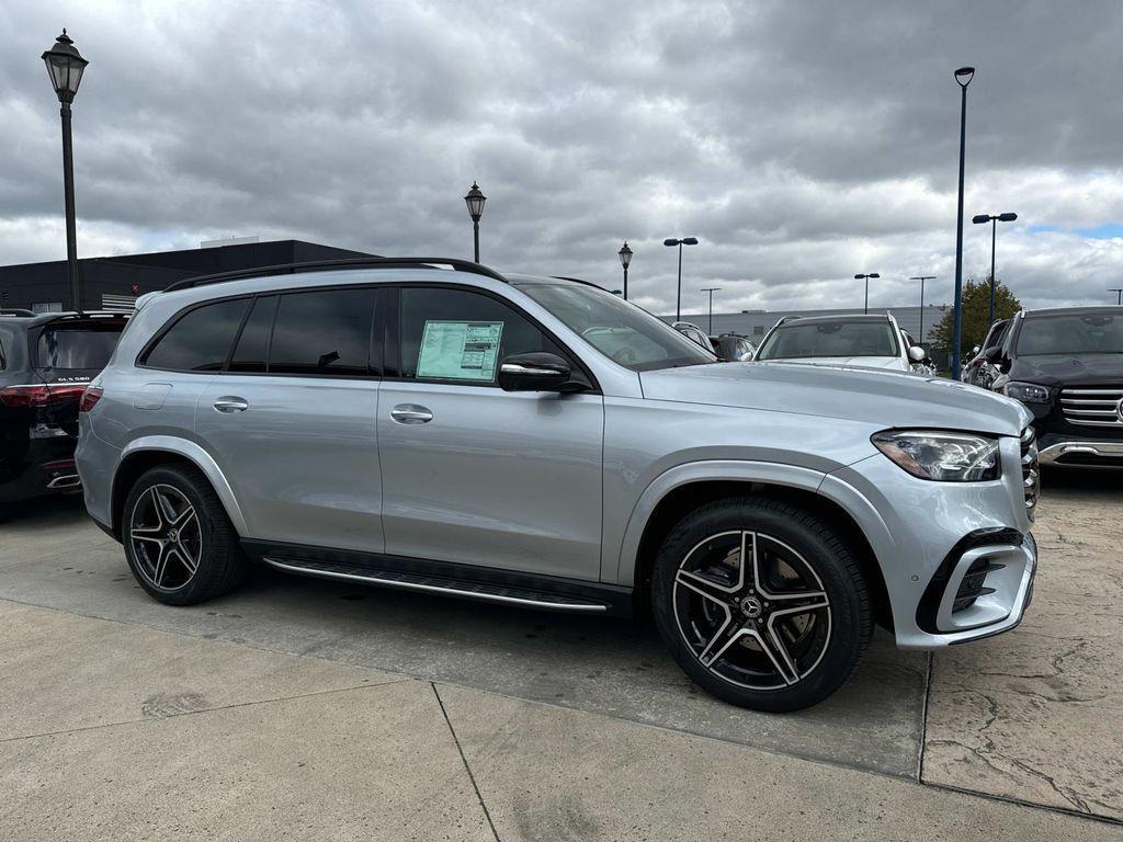 new 2025 Mercedes-Benz GLS 450 car