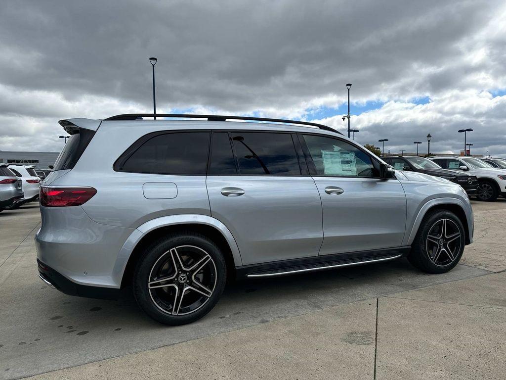 new 2025 Mercedes-Benz GLS 450 car