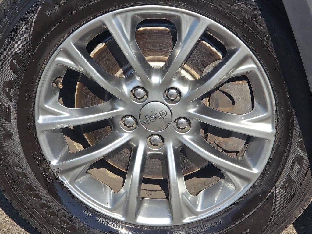 used 2019 Jeep Cherokee car, priced at $14,000
